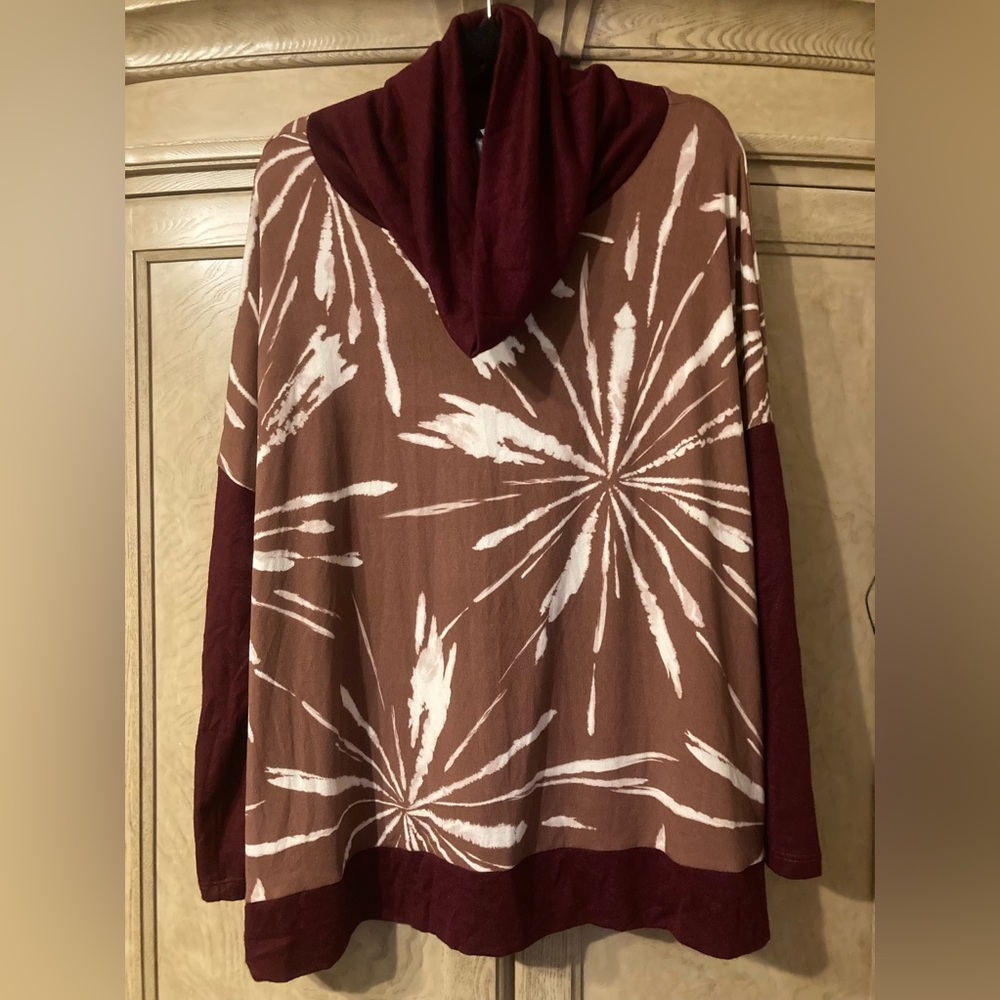 New, Never Worn Honeyme Curvy Top